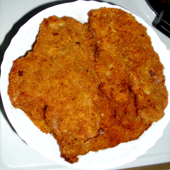 Fried breaded chicken breast steaks (Pohovane šnicle od pilećih grudi)